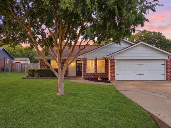 706 Shady Grove Dr, Granbury, TX 76049