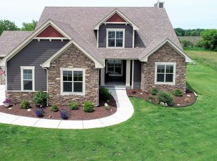 N89W27834 Twin Pines Cir, Hartland, WI 53029