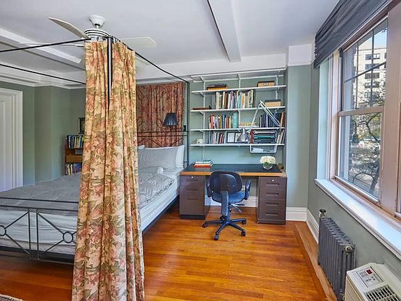 4th image of 2 Horatio St APT 3J