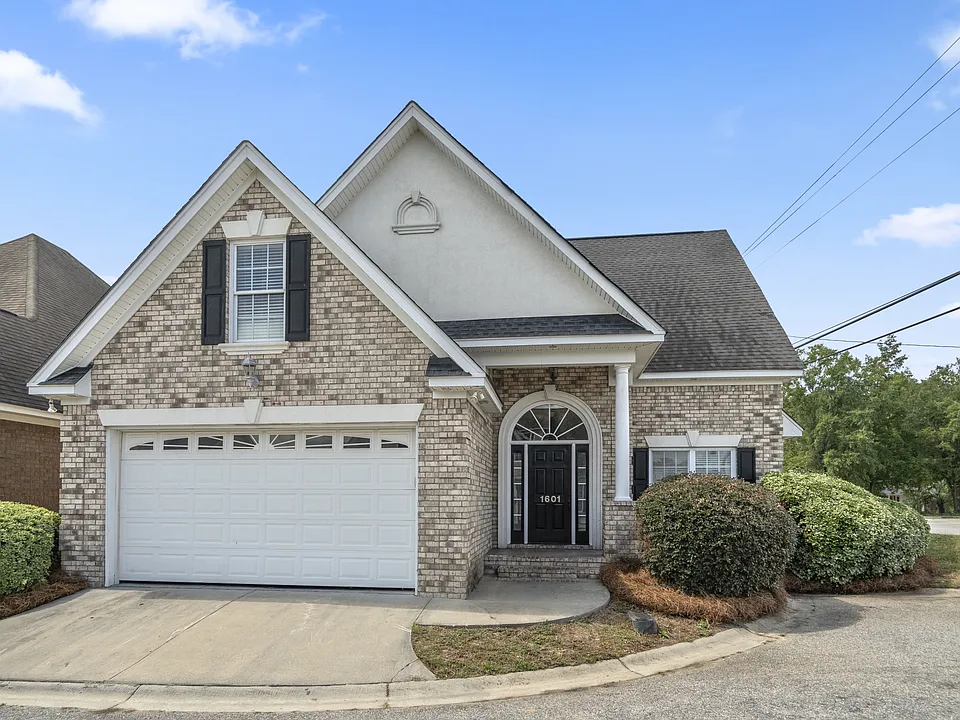 1601 Pickford Ln
