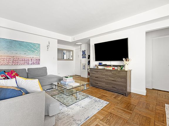 3rd image of 200 E 36th St APT 8A