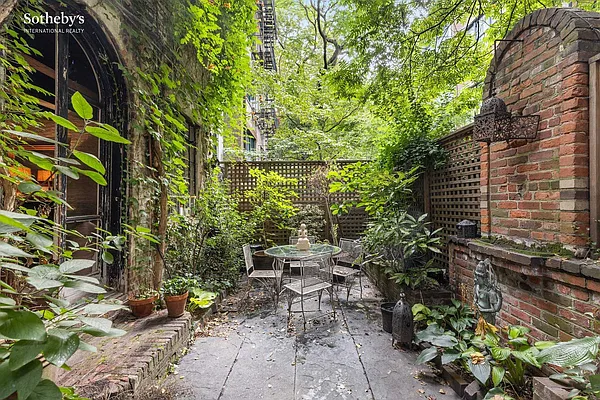 Sold by Sotheby's International Realty | media 2