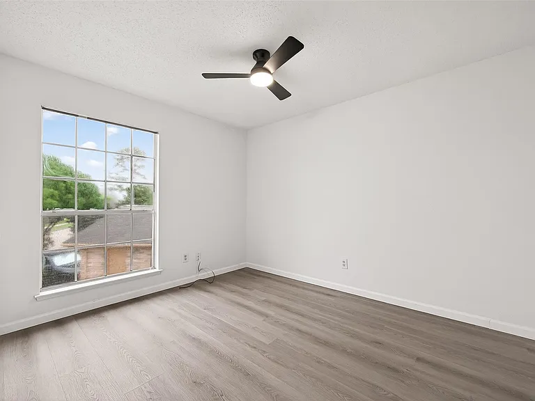 7523 La Place Dr — Photo 24