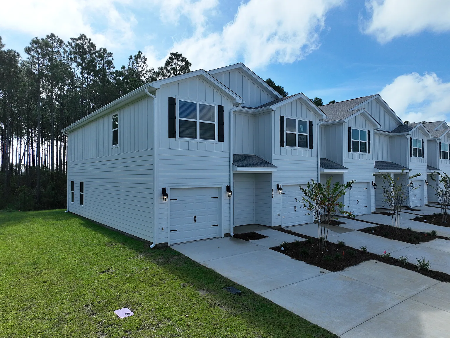 3 bed, 2.5 bath, 1470 sqft, $2,450 — Photo 2