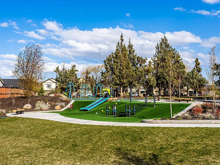 63075 NE Fairey Ct — Photo 9