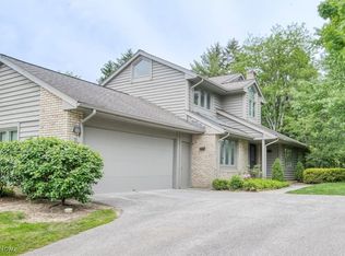 20 Deerfield Ln, Beachwood, OH