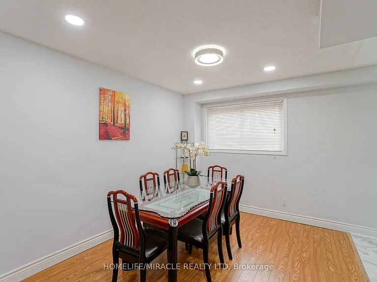 30 Hoskins Sq — Photo 7