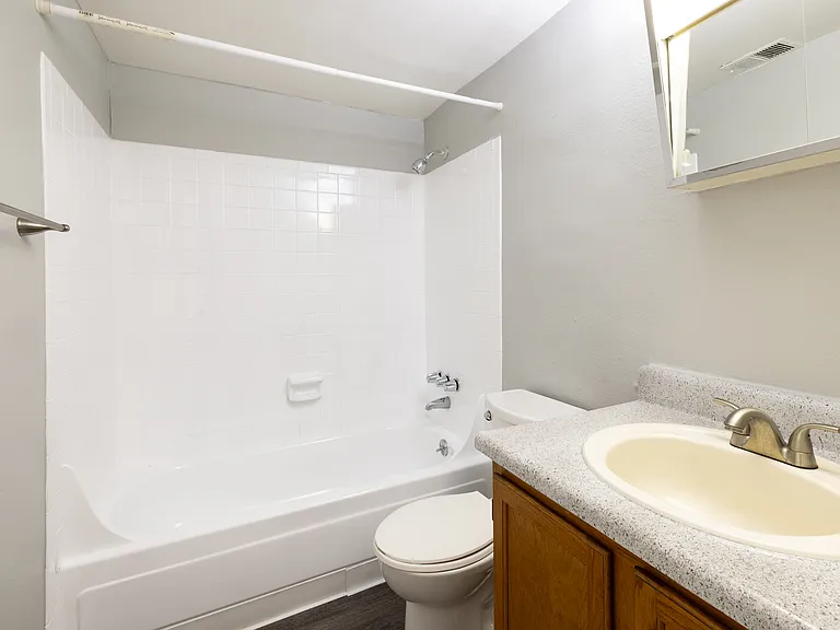 Glendale Apartments — Photo 16