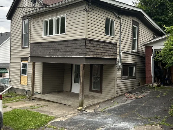 405 Adams St, Mannington, WV 26582