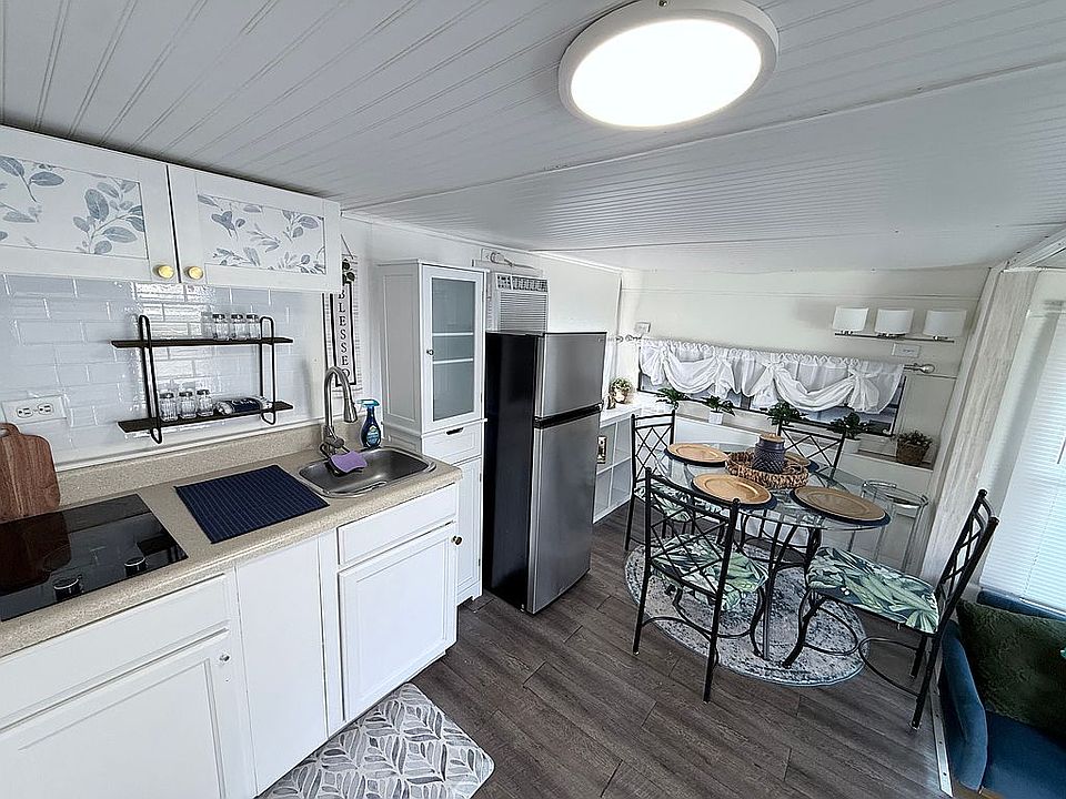 1st image of 1012 Circle Dr #142