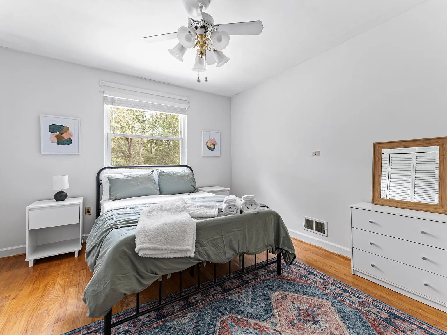 3 bed, 2533 sqft, $1,950 — Photo 4
