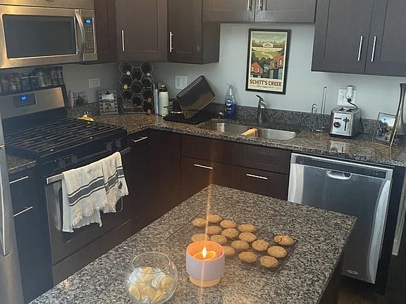 4th image of 2144 W Potomac Ave #2C