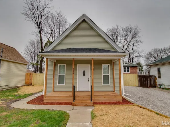 236 W Delmar Ave, Godfrey, IL 62035