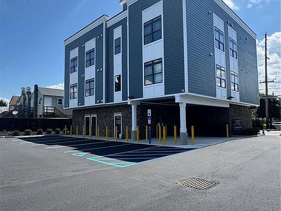 2nd image of 617 Lincoln Blvd #2B