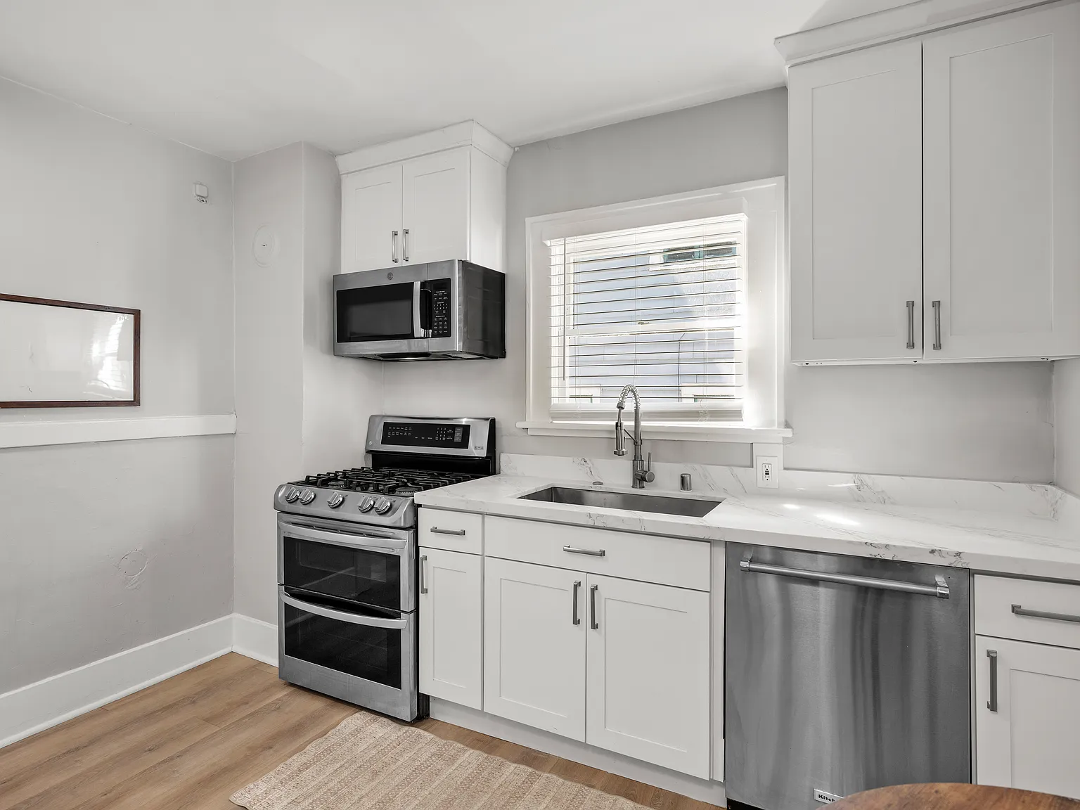 6 bed, 2500 sqft, $895 — Photo 2