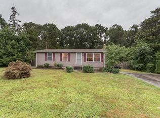 8 Evergreen Dr, Exeter, RI 02822