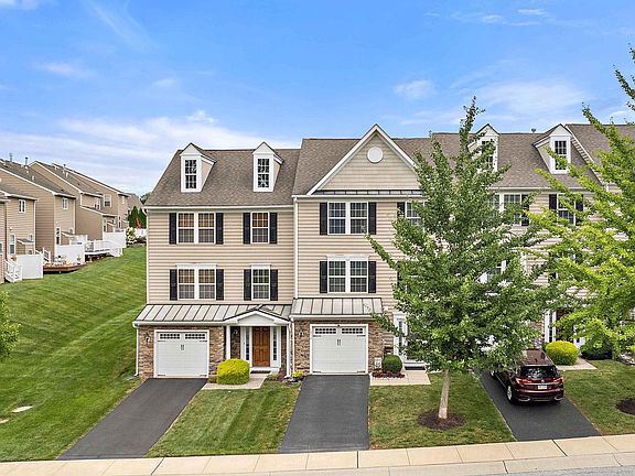2nd image of 212 Tall Trees Cir