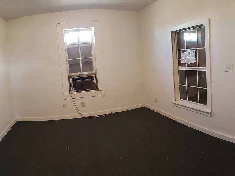855 McKinley Ave — Photo 6