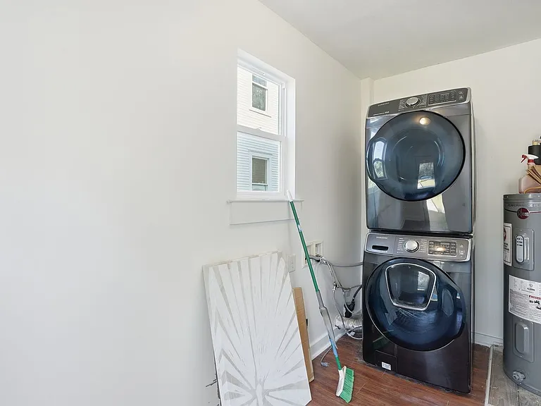 809 E Henry St — Photo 28