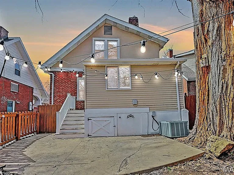 2326 Bellevue Ave — Photo 20