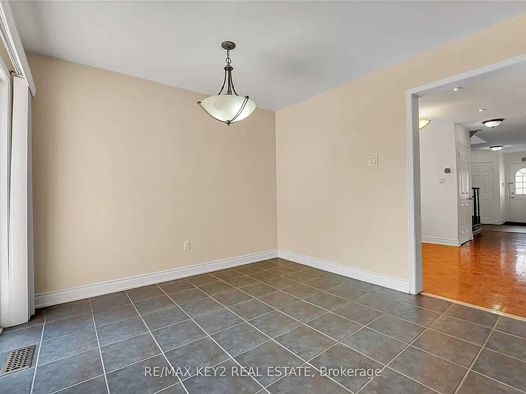 633 Caboto Trl — Photo 17