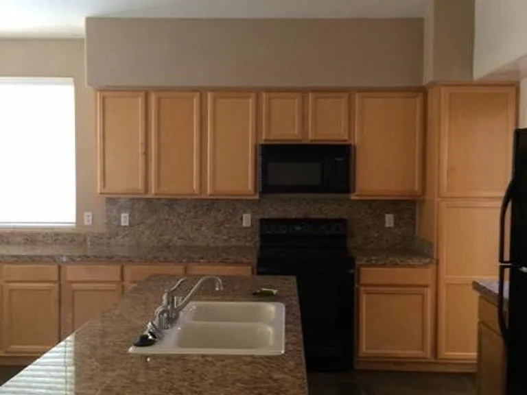 682 W Raven Dr — Photo 8