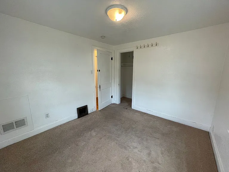 919 23rd St — Photo 16