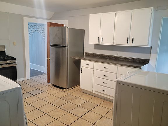 4th image of 104 Johnston Ave #3