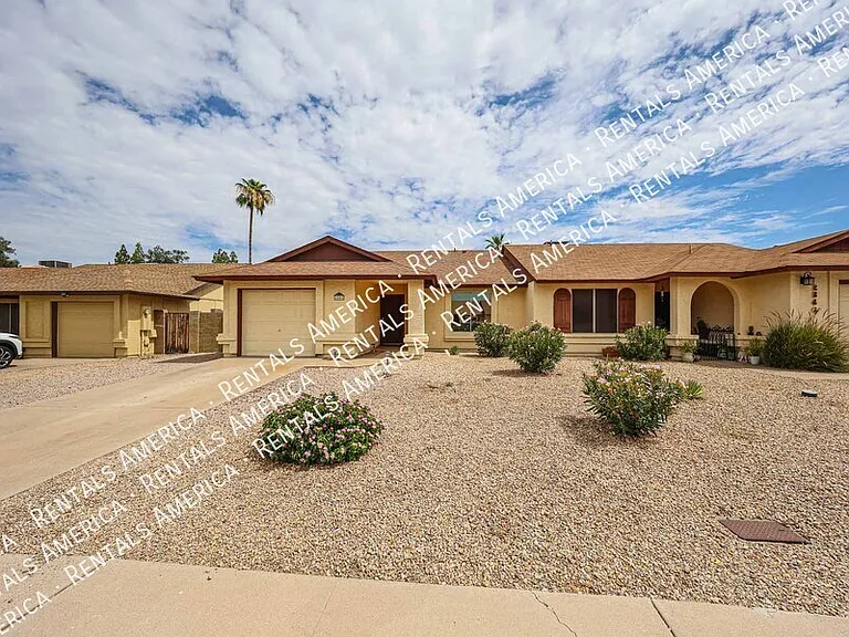 2842 E Irwin Ave — Photo 1