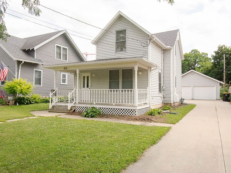 1st image of 802 2nd St NW