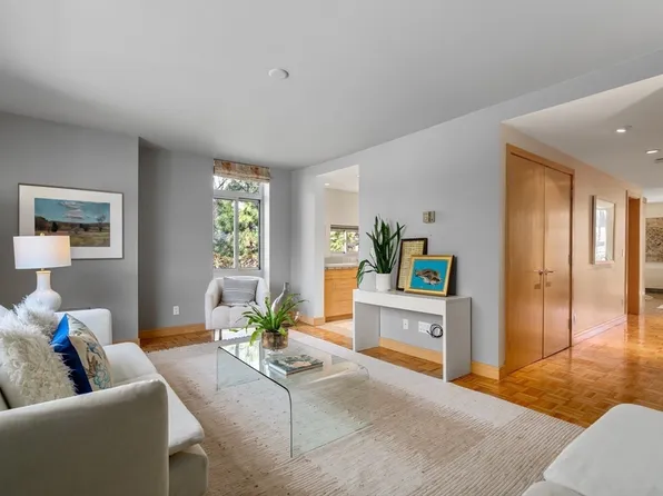 22 Bradbury St #22C, Cambridge, MA 02138