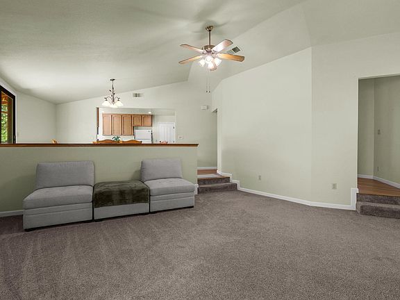 5th image of 21082 Oak Knoll Rd
