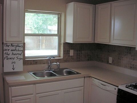 3rd image of 1315 Hillcrest St