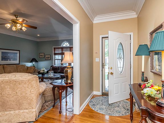 5th image of 217 Lynnwood Dr