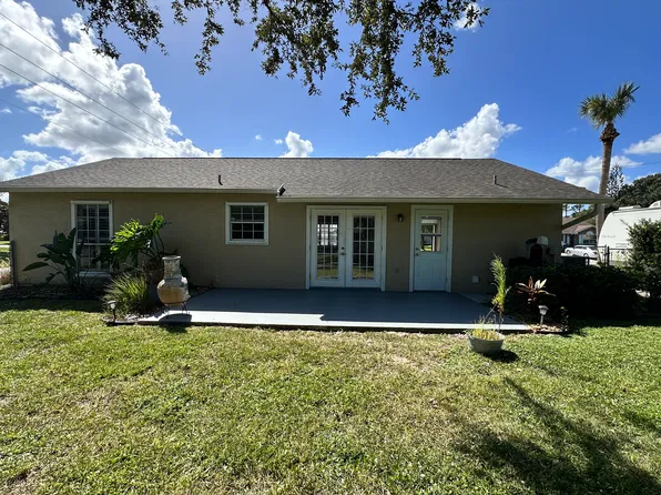 1398 Damask Ln, Sebastian, FL 32958