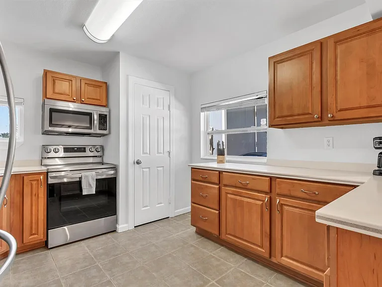 612 Mockingbird Dr — Photo 5