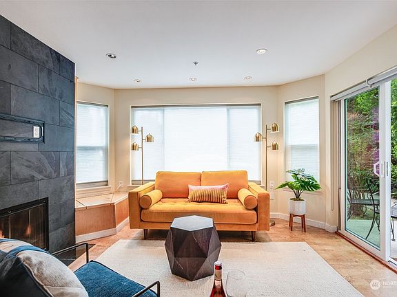 3rd image of 1819 E Denny Way #105