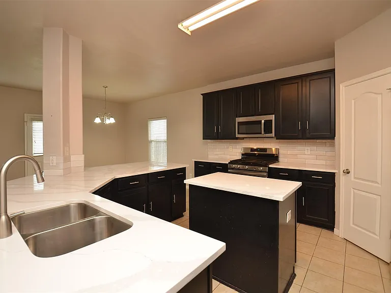 2707 Roaring Oaks Ln — Photo 9