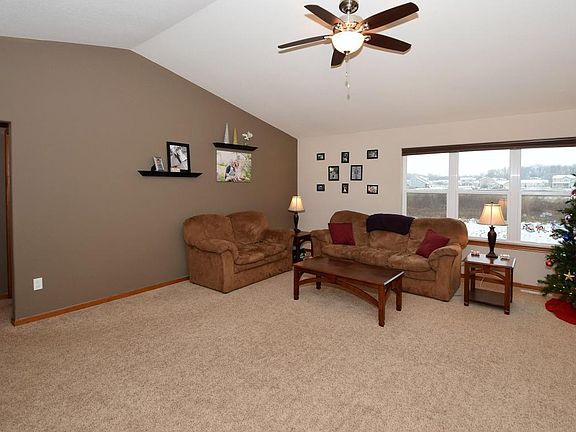 3rd image of 1108 Red Oak Cir