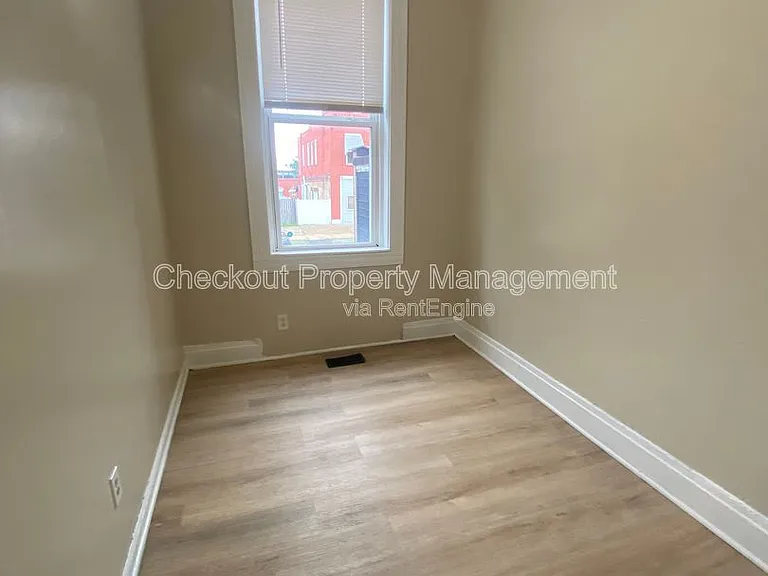 4704 Michigan Ave — Photo 5