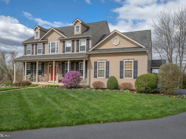 720 Green Meadow Dr, Douglassville, PA 19518