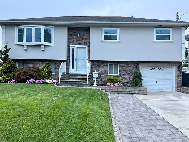 Cadman Ave — Photo 18