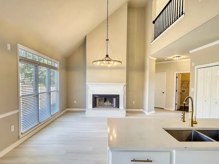 2111 Highland Club Dr SE — Photo 5