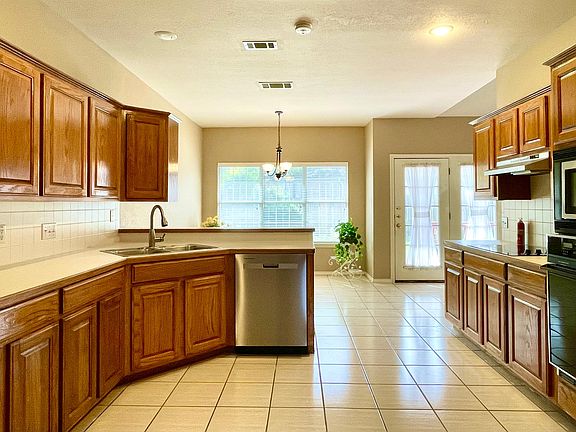 3rd image of 10604 Beckwood Dr