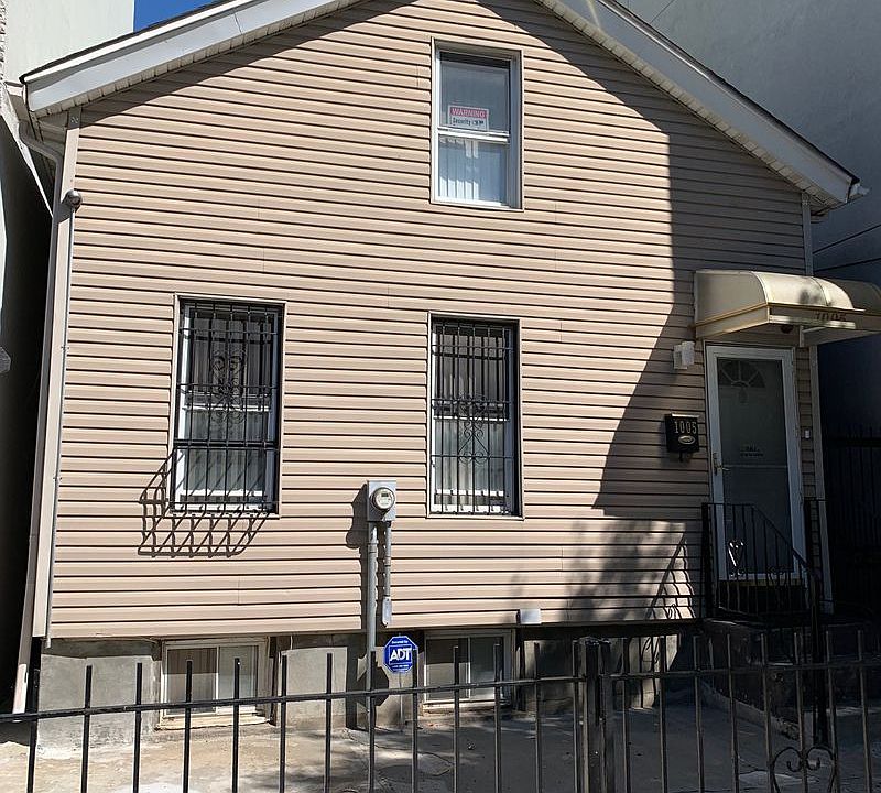 2nd image of 1005 Willoughby Ave
