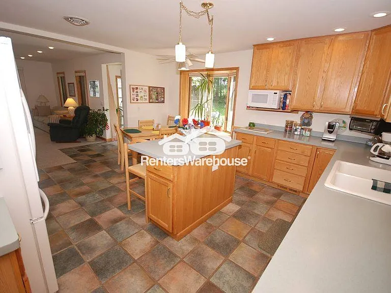 2310 N Lake Dr — Photo 17