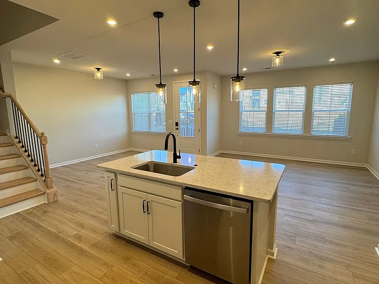 8911 Nettleton Ave — Photo 6