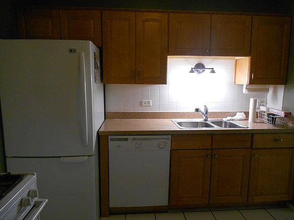 5th image of 398 Heather Ct APT C1