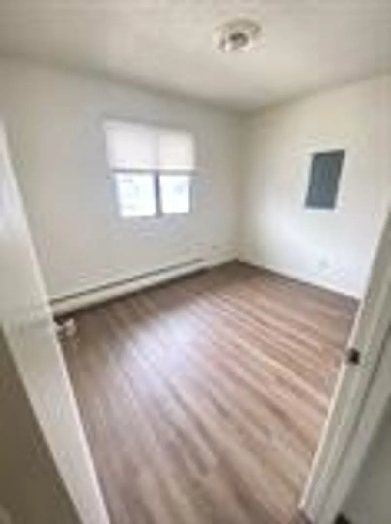 SH212 — Photo 1