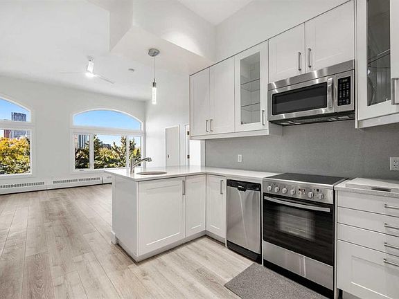 2nd image of 812 W 8th St SE #301